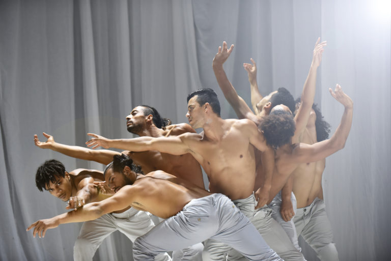 COMPLET / Boys don’t cry