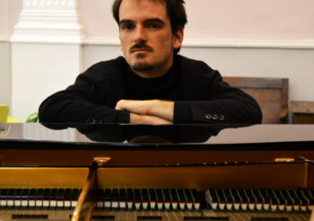 MUZ 26′: PIANO FUEGO